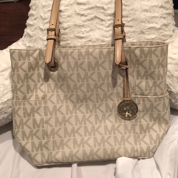 Michael Kors Handbags - Michael Kors vanilla tote